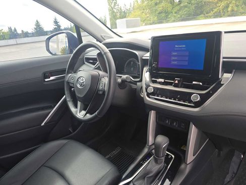 Used 2023 Toyota Corolla Cross XLE w/ Convenience Package AWD/4WD image 10