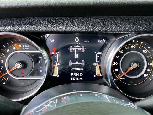 Used 2022 Jeep Wrangler Unlimited Sahara w/ LED Lighting Group AWD/4WD image 24