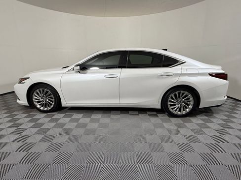 Used 2020 Lexus ES 350 Ultra Luxury w/ Accessory Package 2 image 2