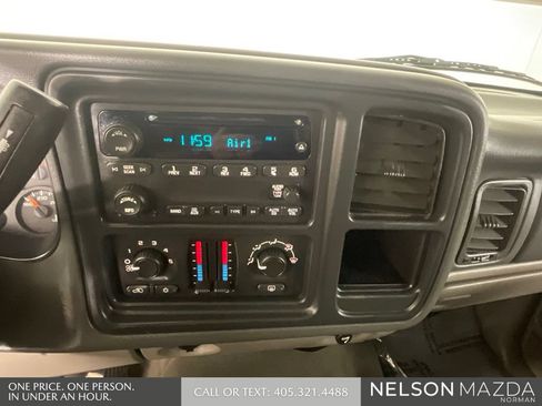 Used 2005 Chevrolet Avalanche LS w/ Onstar Plus Package AWD/4WD image 32