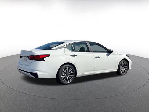 Used 2025 Nissan Altima 2.5 SV image 15