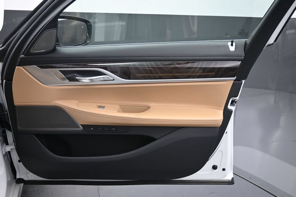 Used 2019 BMW 750i w/ Executive Package RWD image 19