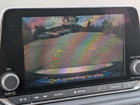 Certified 2025 Nissan Rogue SV FWD image 22