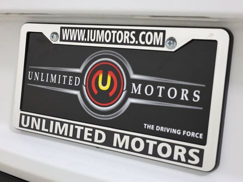 Used 2023 Chrysler 300 C RWD image 20