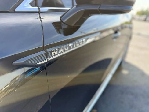 Used 2019 Lincoln Nautilus Select image 62