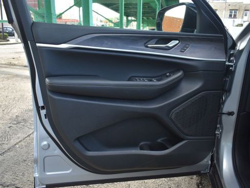 New 2025 Jeep Grand Cherokee Limited w/ Trailer Tow Package image 10