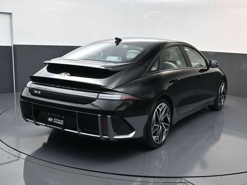 Used 2023 Hyundai Ioniq 6 SEL RWD image 4
