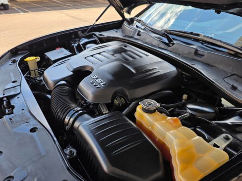 Used 2015 Dodge Charger SXT RWD image 25