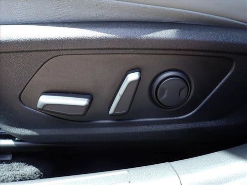 Used 2025 Hyundai Elantra Limited FWD image 12