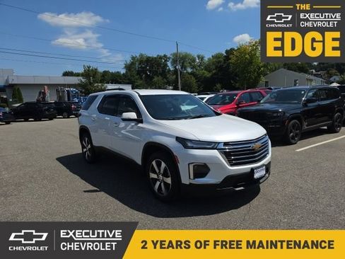 Used 2023 Chevrolet Traverse LT w/ LT Premium Package AWD/4WD image 1