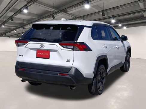 Used 2022 Toyota RAV4 LE image 16