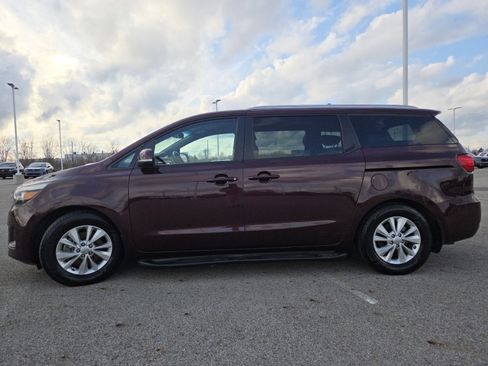 Used 2017 Kia Sedona LX w/ LX Essentials Premium Package image 15