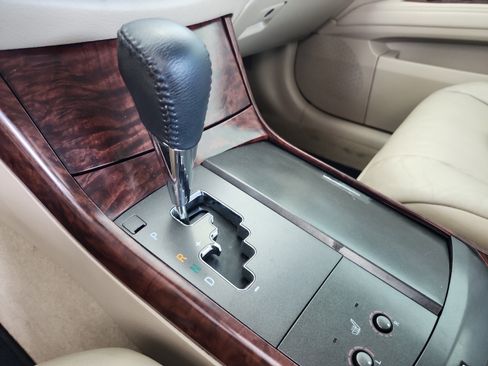 Used 2011 Toyota Avalon FWD image 16