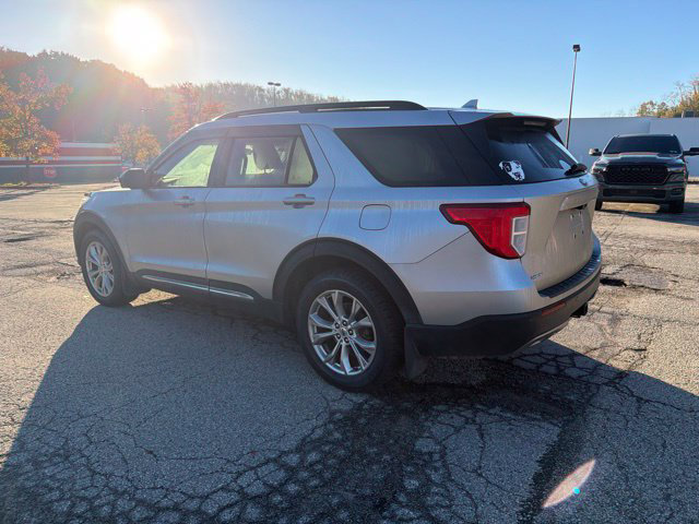 Used 2020 Ford Explorer XLT w/ Equipment Group 202A AWD/4WD image 3