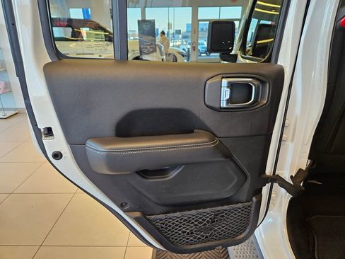 Used 2019 Jeep Wrangler Unlimited Sahara w/ Uconnect 4C Nav & Sound Group image 26