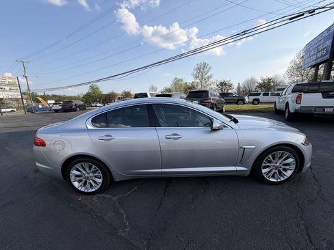 Used 2014 Jaguar XF RWD image 4