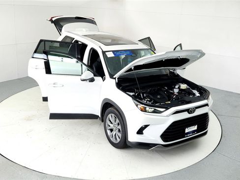 New 2025 Toyota Grand Highlander FWD image 17