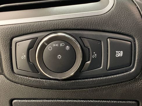 Used 2020 Ford Edge SE image 13