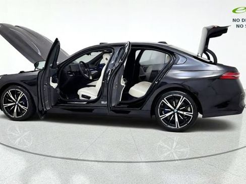 Used 2027 BMW 530i w/ M Sport Package RWD image 15