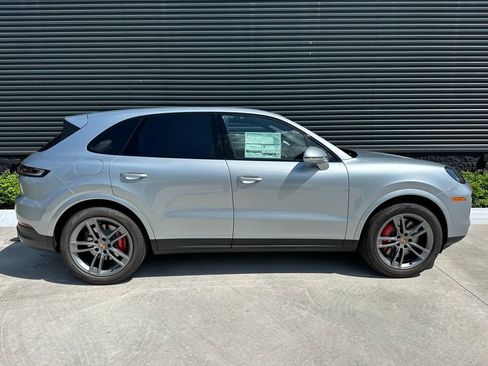 Used 2025 Porsche Cayenne S image 8