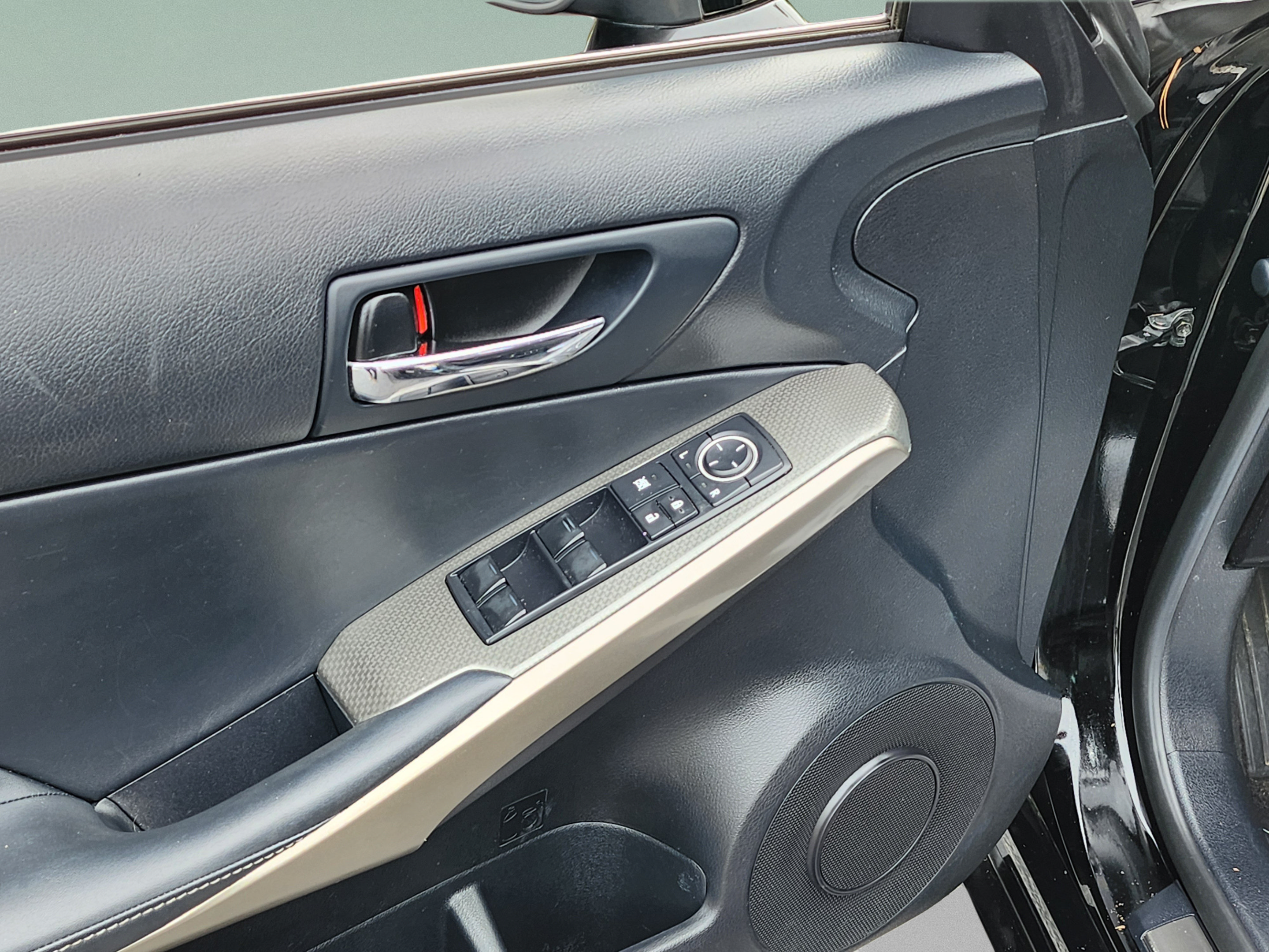 Used 2015 Lexus IS 250 w/ F-Sport Package RWD image 10