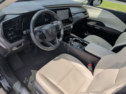 Used 2024 Lexus RX 350 FWD w/ Technology Package image 18