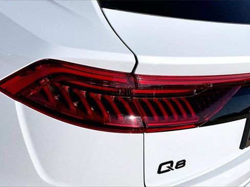 Used 2021 Audi Q8 Prestige image 32