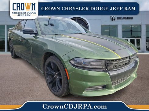 Used 2018 Dodge Charger SXT w/ Blacktop Package image 1