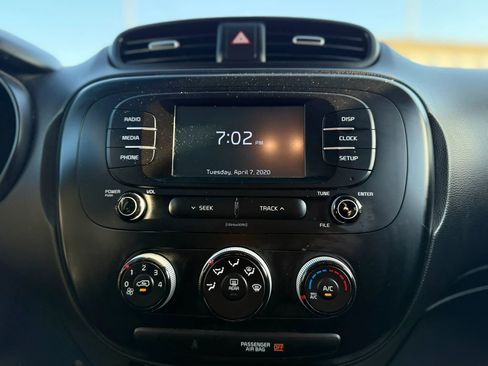 Used 2019 Kia Soul FWD image 23