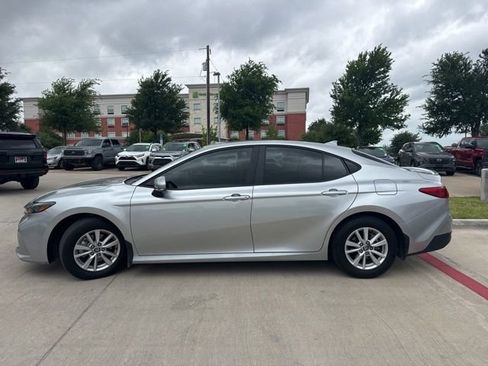 Used 2025 Toyota Camry LE w/ Convenience Package image 5