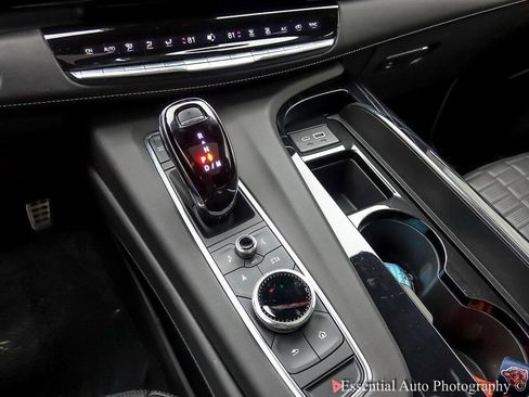 Used 2024 Cadillac Escalade V w/ LPO, ONYX Package image 22