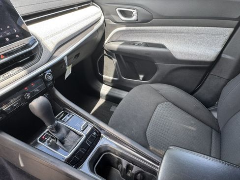 Used 2024 Jeep Compass Sport AWD/4WD image 29