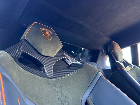 Used 2024 Lamborghini Huracan Sterrato image 17