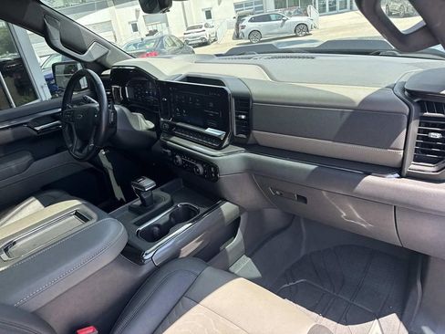 Used 2022 Chevrolet Silverado 1500 ZR2 w/ Technology Package AWD/4WD image 13