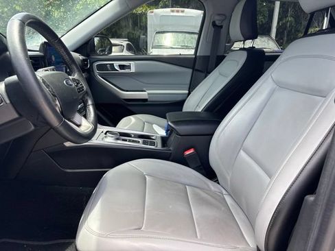 Used 2021 Ford Explorer XLT w/ Equipment Group 202A RWD image 6