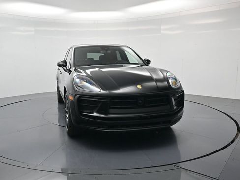 Used 2026 Porsche Macan AWD/4WD image 33