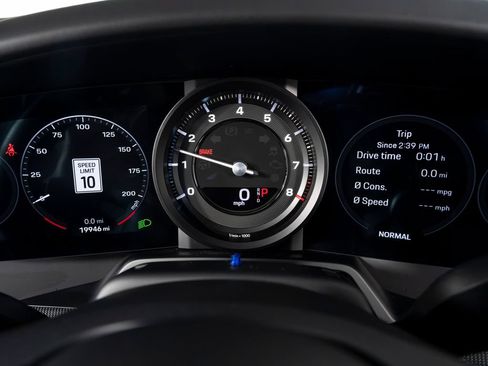 Certified 2024 Porsche 911 AWD/4WD image 25