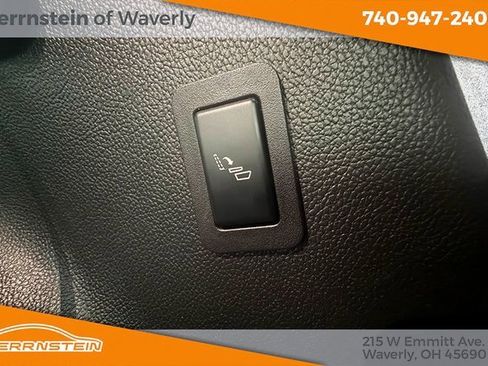 Used 2019 Cadillac Escalade Luxury image 16