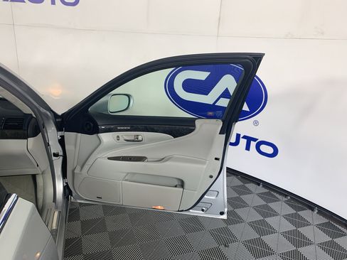 Used 2010 Lexus LS 460 L RWD image 38