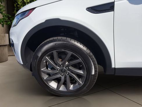 Used 2018 Land Rover Discovery Sport HSE AWD/4WD image 9