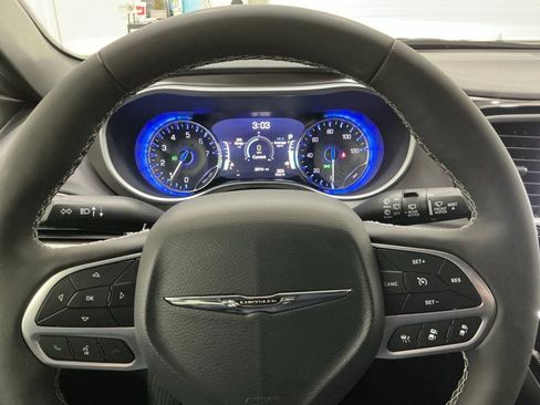 Used 2025 Chrysler Pacifica Select image 11