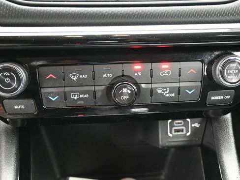 Used 2022 Jeep Compass Trailhawk image 35