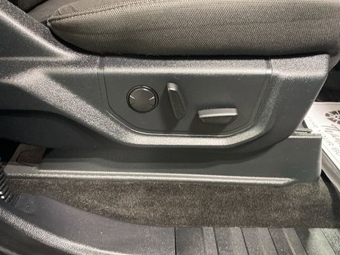 Used 2019 Ford F150 XLT w/ Equipment Group 302A Luxury AWD/4WD image 11