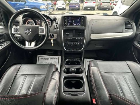 Used 2018 Dodge Grand Caravan GT FWD image 18
