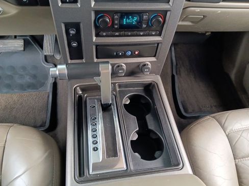 Used 2004 HUMMER H2 w/ Preferred Equipment Group AWD/4WD image 17