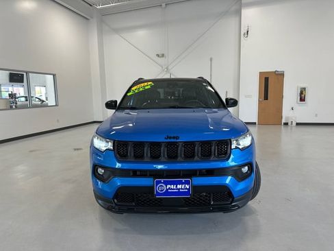 Used 2023 Jeep Compass Latitude w/ Sun and Sound Group AWD/4WD image 3