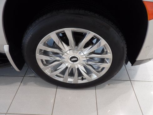 Used 2023 Cadillac Escalade ESV Premium Luxury w/ Performance Package AWD/4WD image 30