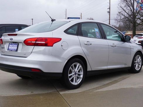 Used 2018 Ford Focus SE w/ Cold Weather Package image 3