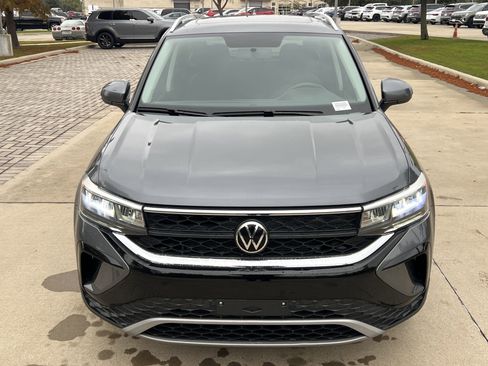 Certified 2022 Volkswagen Taos SE w/ Panoramic Sunroof Package image 3