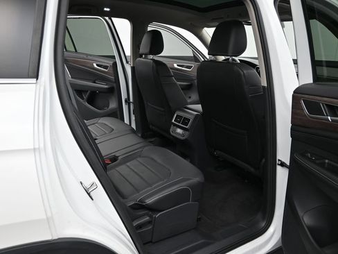Used 2024 Volkswagen Atlas SEL AWD/4WD image 33